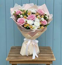 Букет цветов из:  Гвоздики, Орхидеи и Розы в Цимлянске