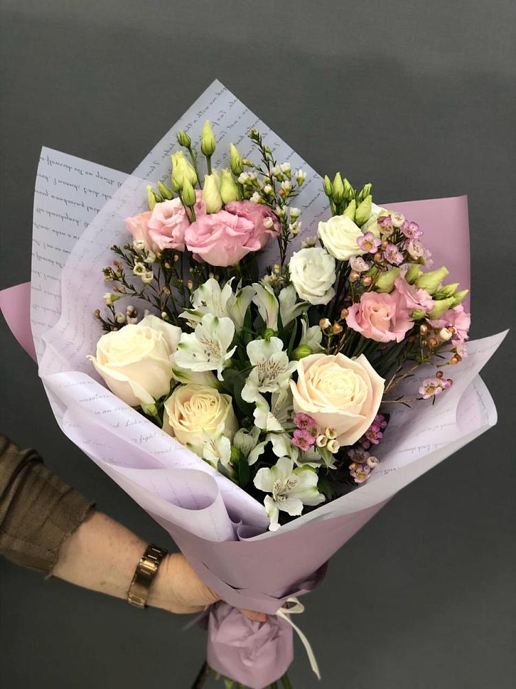 Букет цветов из: Альстромерии, Розы и Лизиантусы в Цимлянске