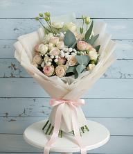 Букет цветов из:  Розы и Лизиантусы в Цимлянске