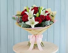 Букет цветов из:  Лилии и Розы в Цимлянске