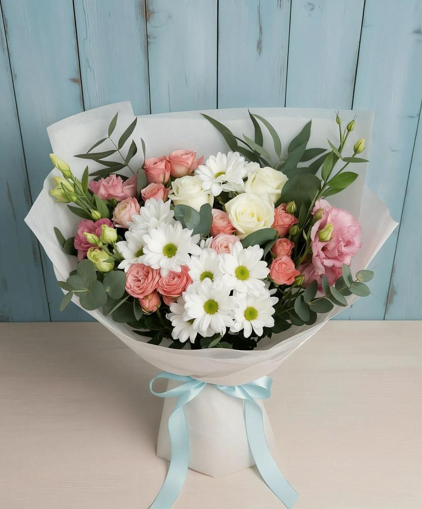 Букет цветов из: Розы, Лизиантусы и Хризантемы в Цимлянске