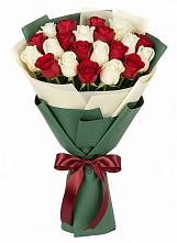 Букет Микс из красных и белых роз в Цимлянске
