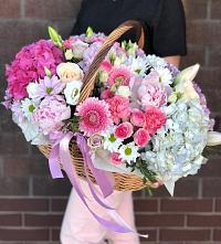 Композиция солнечный день в Цимлянске Цветочная композиция из Розы, Хризантемы, Пионы и Лизиантусы в корзине в Цимлянске