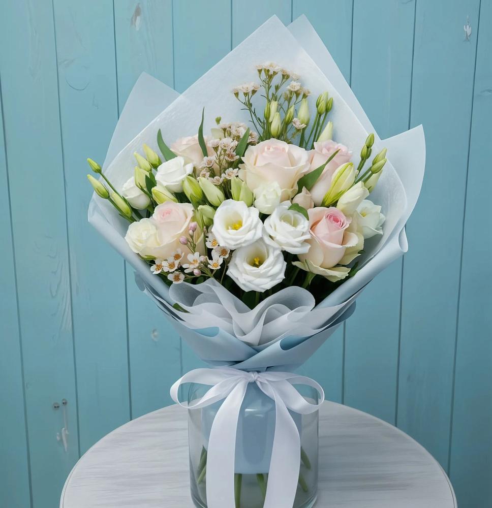 Букет цветов из: Розы и Лизиантусы в Цимлянске