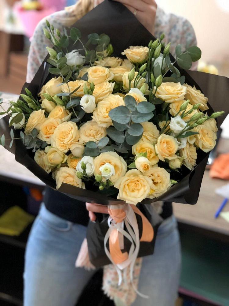 Букет цветов из: Розы и Лизиантусы в Цимлянске