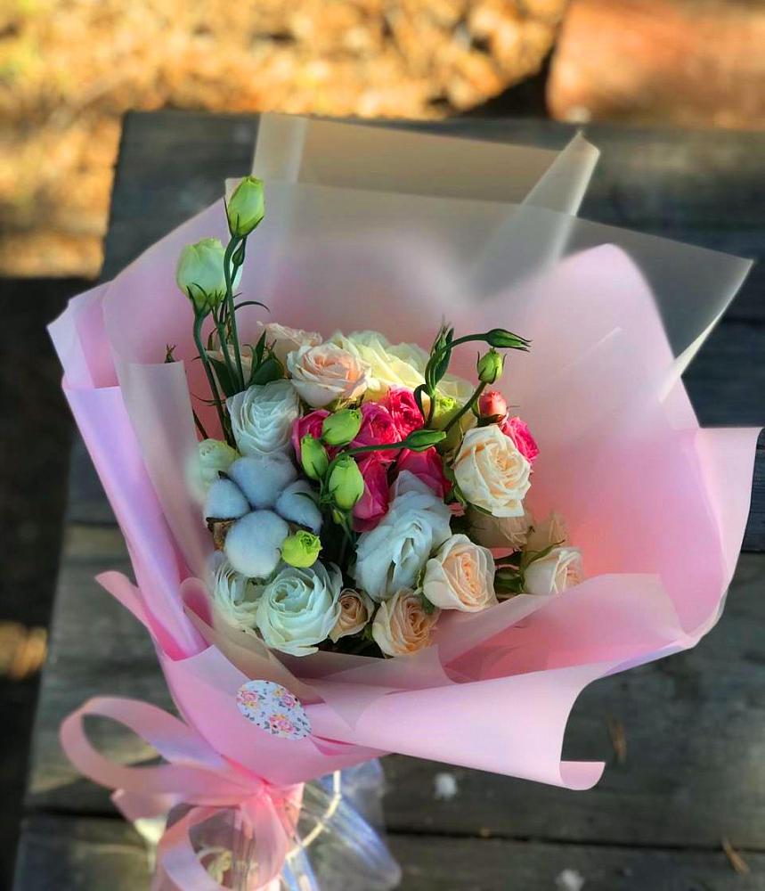 Букет цветов из: Розы и Лизиантусы в Цимлянске