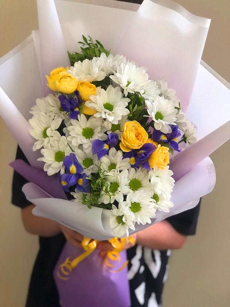 Букет цветов из: Ирисы, Хризантемы и Розы в Цимлянске