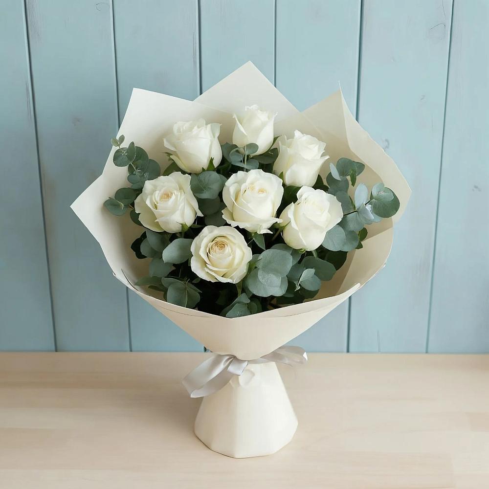 Букет Белые розы в Эвкалипте в Цимлянске