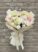 Букет цветов из:  Гвоздики, Розы, Лизиантусы и Хризантемы в Цимлянске