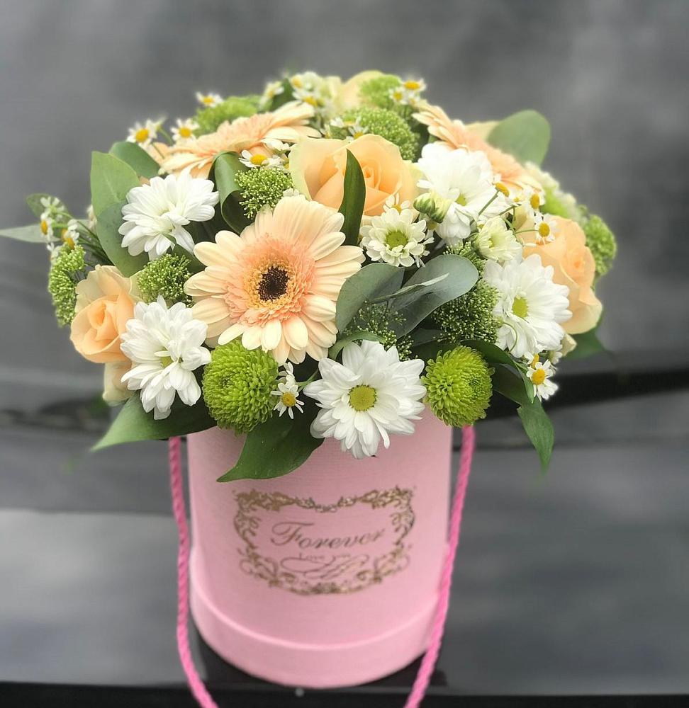 Цветочная композиция из Розы, Герберы и Хризантемы в шляпной коробке в Цимлянске