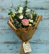 Букет цветов из:  Розы и Лизиантусы в Цимлянске
