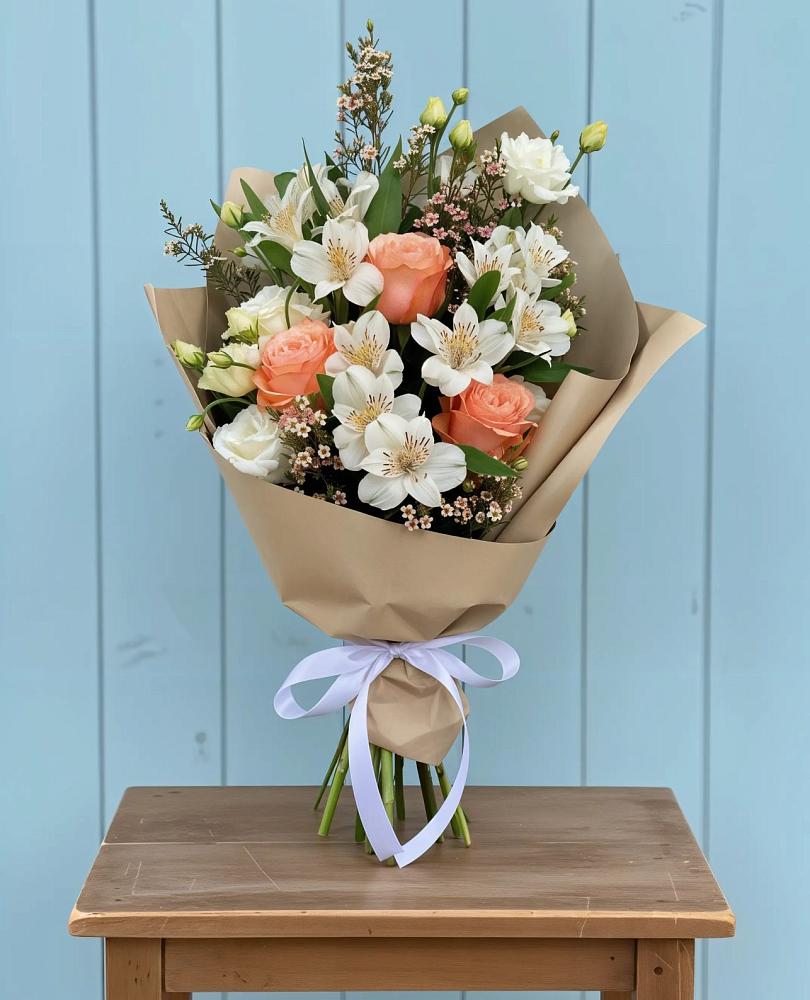 Букет цветов из: Альстромерии, Лизиантусы, Розы и Хризантемы в Цимлянске